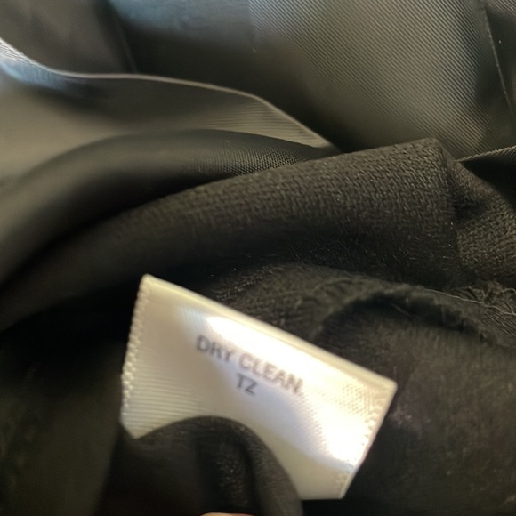 Gorgeous Simply Vera Wang tuxedo pencil skirt in size 12. Back detail is 🔥 - Picture 11 of 11